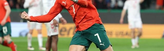 开云平台中国-C罗怼记者：提了问题请看着我，别盯着电脑