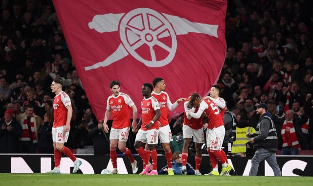 开云首页体验-曼城崩盘！近4场仅1胜+被保级2队逼平 落后9分：英超夺冠概率剩2%