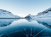 山东男篮分享球队踩场片段：高诗岩赛前热身时间